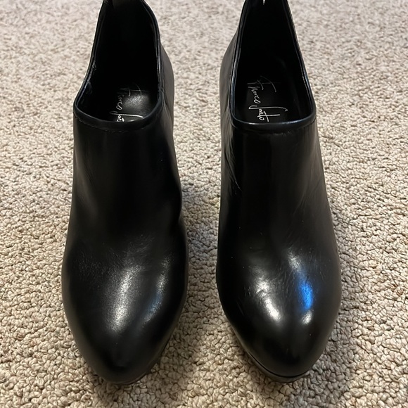 Franco Sarto high heeled booties - Picture 2 of 11